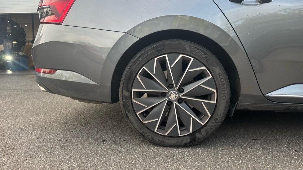 Skoda Superb 2.0 TSI 280 Laurin + Klement 4x4 5dr DSG Petrol Estate - Image 5