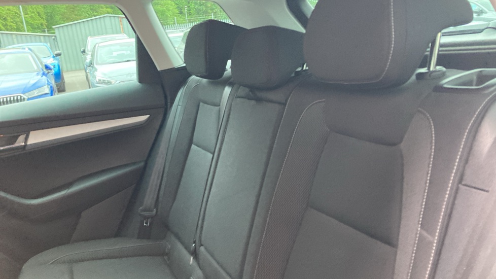 Skoda Karoq 1.0 TSI SE Drive 5dr Petrol Estate - Image 16