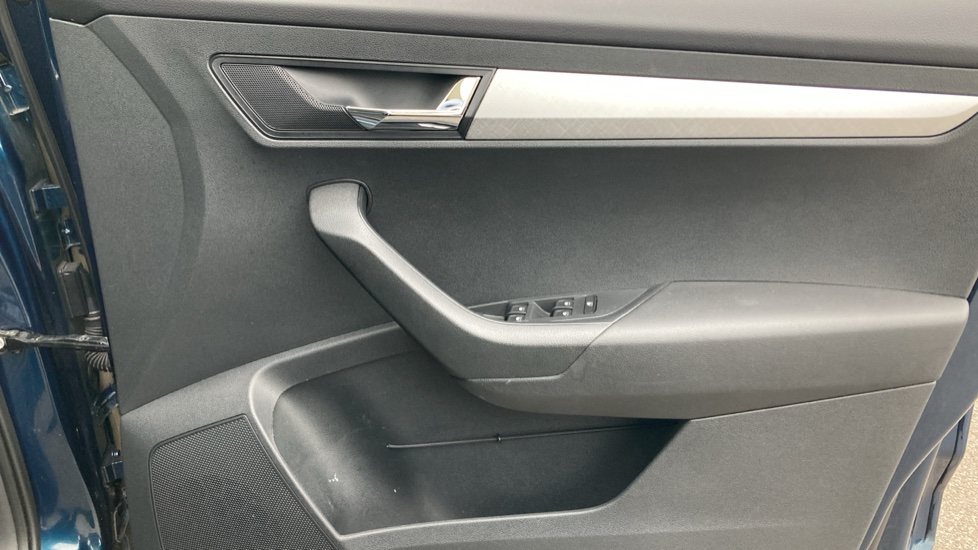 Skoda Karoq 1.0 TSI SE Drive 5dr Petrol Estate - Image 19