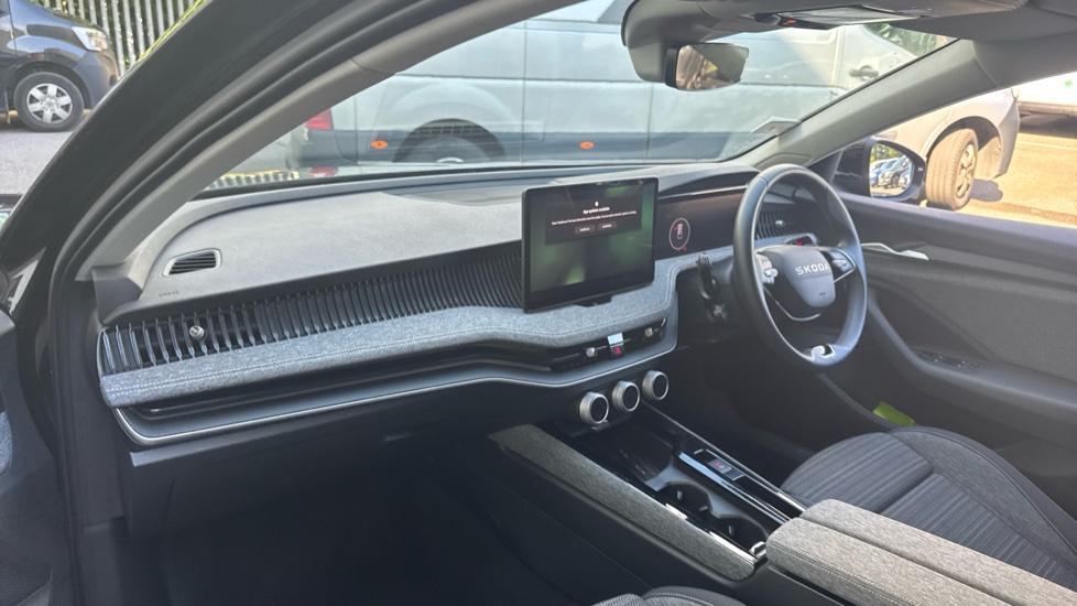 Skoda Superb 2.0 TDI SE Technology 5dr DSG Diesel Estate - Image 2