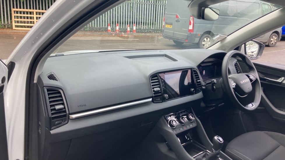 Skoda Karoq 1.0 TSI 116 SE Edition 5dr Petrol Estate - Image 2