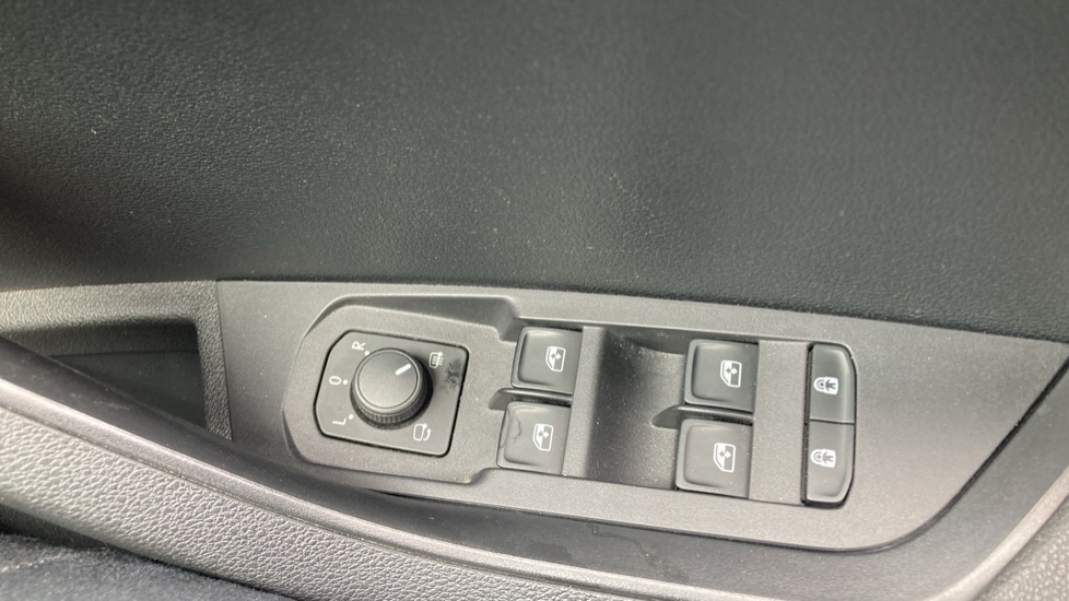 Skoda Karoq 1.0 TSI 116 SE Edition 5dr Petrol Estate - Image 23
