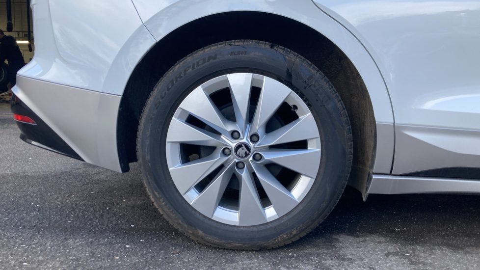 Skoda Enyaq 150kW 60 SE L 63kWh 5dr Auto Electric Estate - Image 5