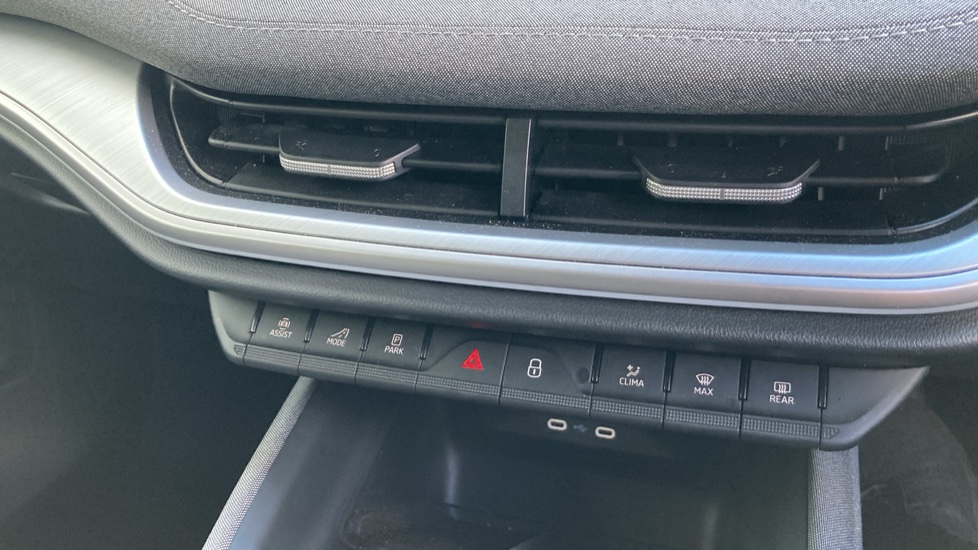 Skoda Enyaq 150kW 60 SE L 63kWh 5dr Auto Electric Estate - Image 13