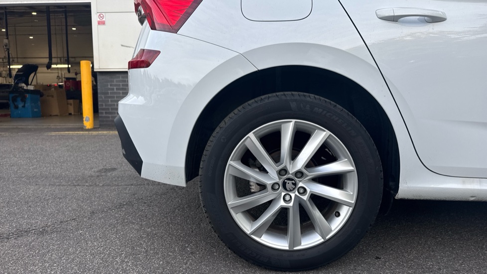 Skoda Kamiq 1.0 TSI SE Edition 5dr DSG Petrol Hatchback - Image 5