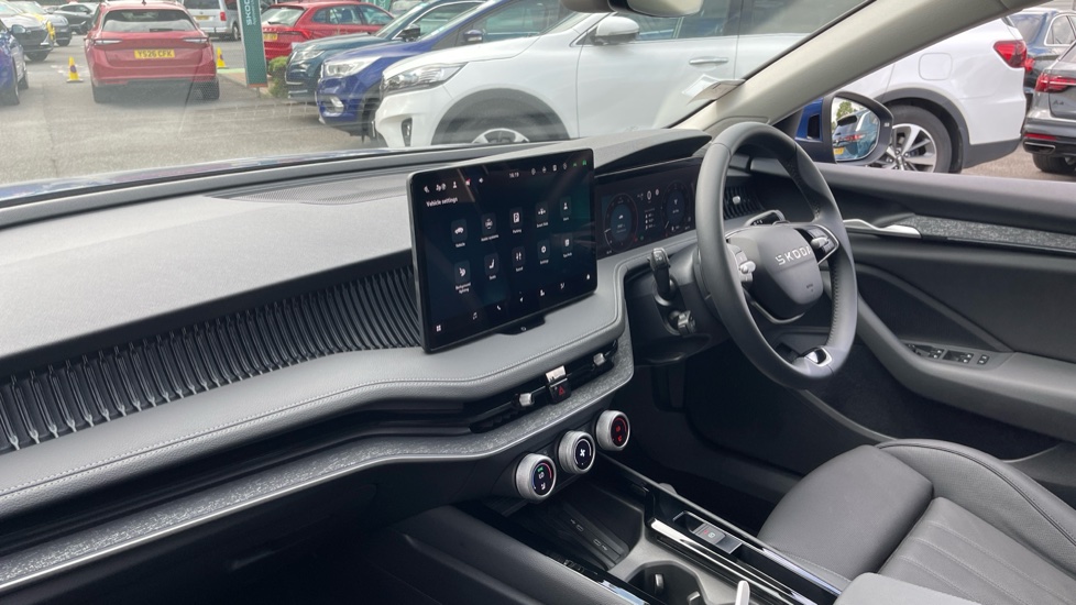 Skoda Superb 2.0 TDI SE L 5dr DSG Diesel Hatchback - Image 2