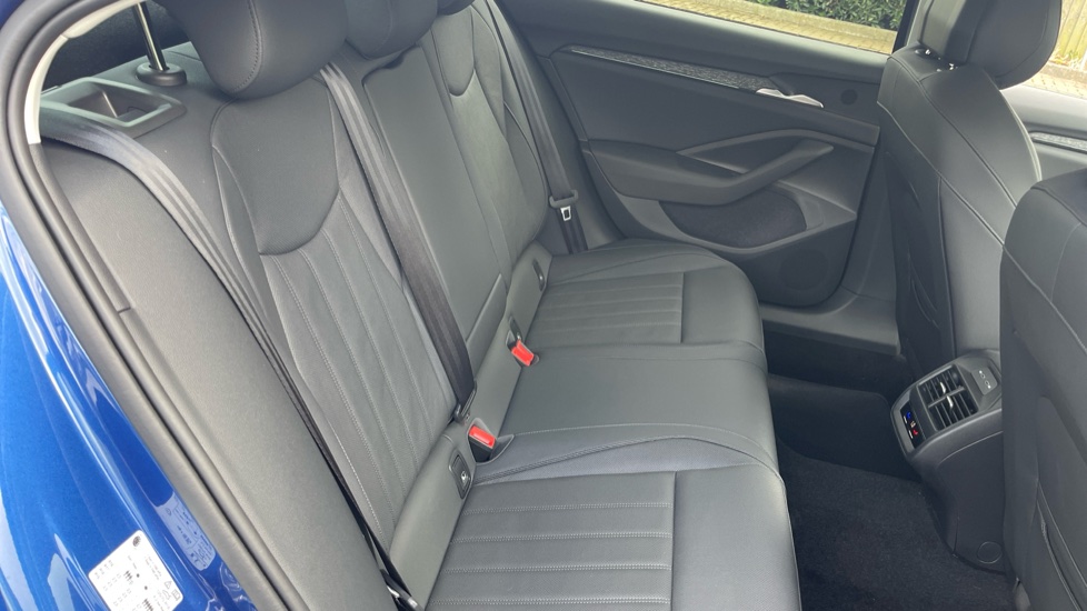 Skoda Superb 2.0 TDI SE L 5dr DSG Diesel Hatchback - Image 16