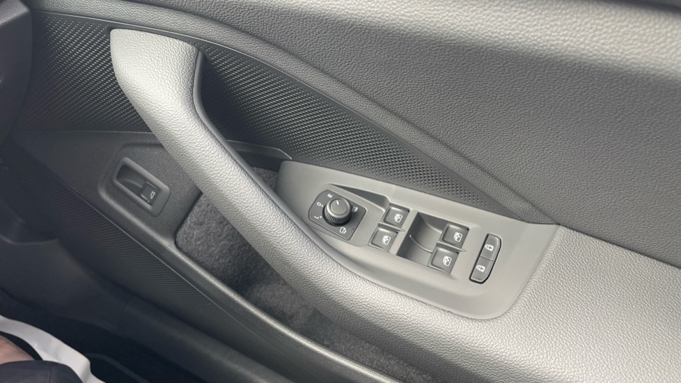 Skoda Superb 2.0 TDI SE L 5dr DSG Diesel Hatchback - Image 19