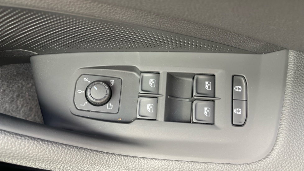 Skoda Superb 2.0 TDI SE L 5dr DSG Diesel Hatchback - Image 35