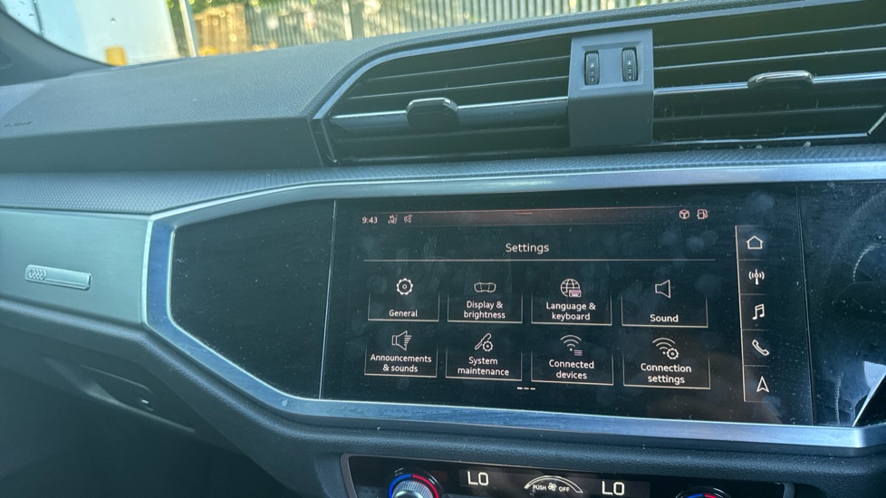 Audi Q3 35 TFSI S Line 5dr S Tronic Petrol Estate - Image 31