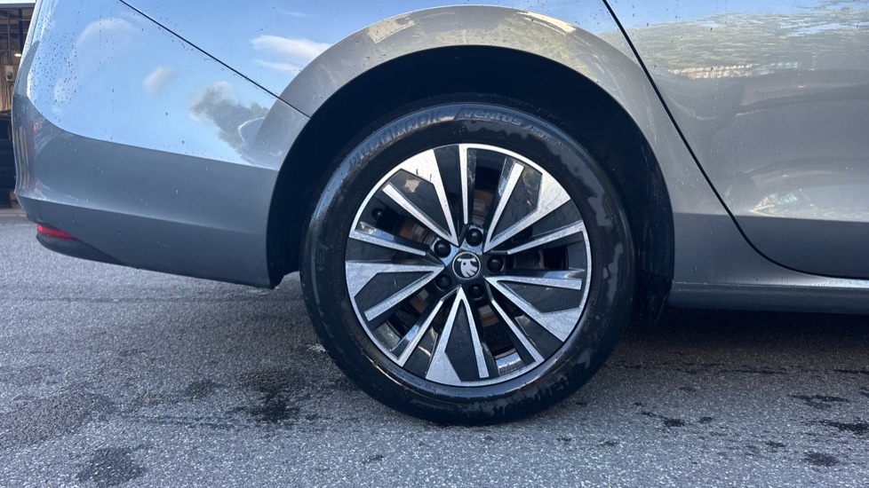 Skoda Superb 2.0 TDI SE Technology 5dr DSG Diesel Hatchback - Image 5