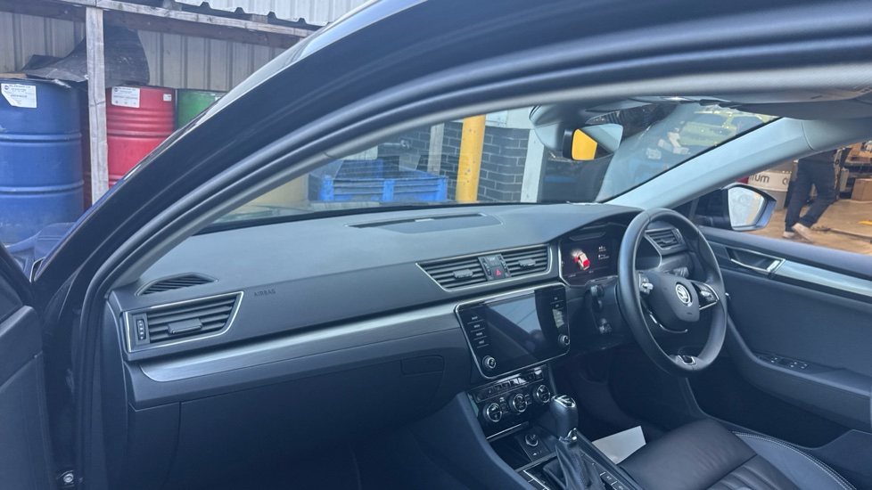 Skoda Superb 1.5 TSI SE L 5dr DSG Petrol Estate - Image 2