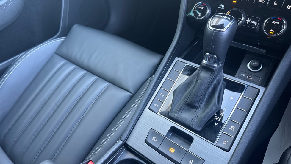 Skoda Superb 1.5 TSI SE L 5dr DSG Petrol Estate - Image 14