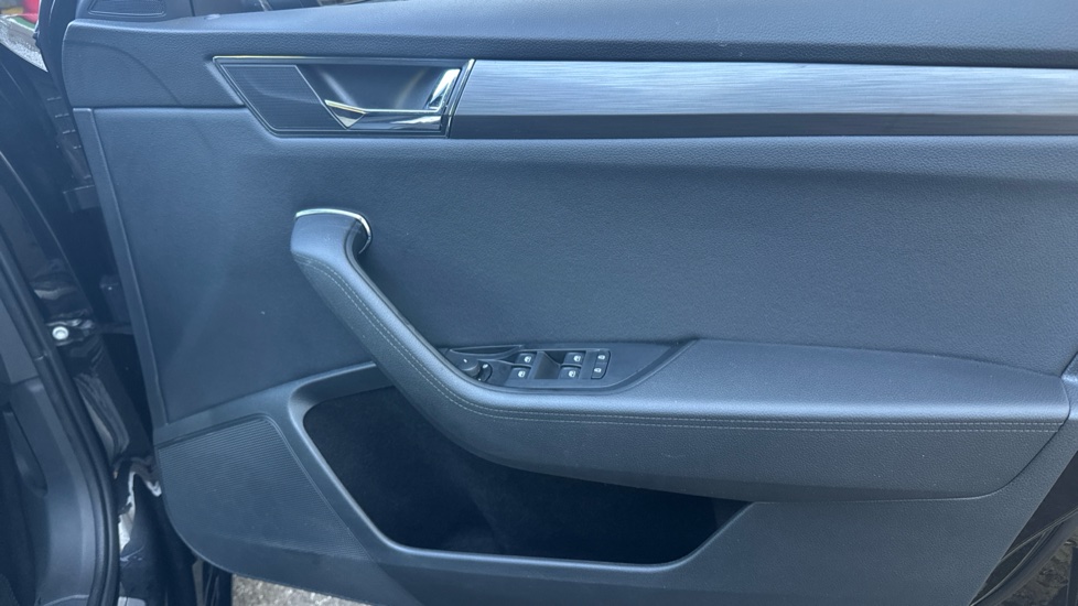 Skoda Superb 1.5 TSI SE L 5dr DSG Petrol Estate - Image 19