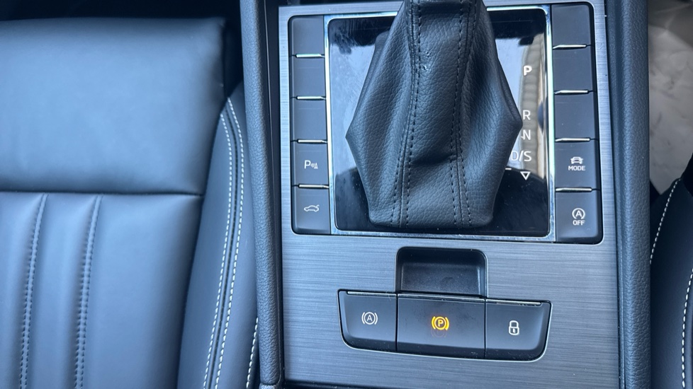 Skoda Superb 1.5 TSI SE L 5dr DSG Petrol Estate - Image 25
