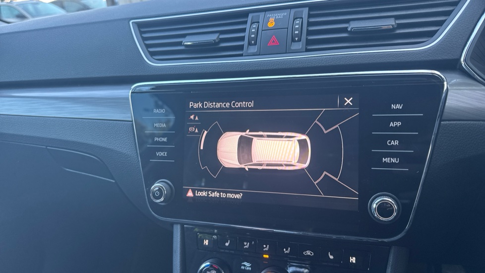 Skoda Superb 1.5 TSI SE L 5dr DSG Petrol Estate - Image 31