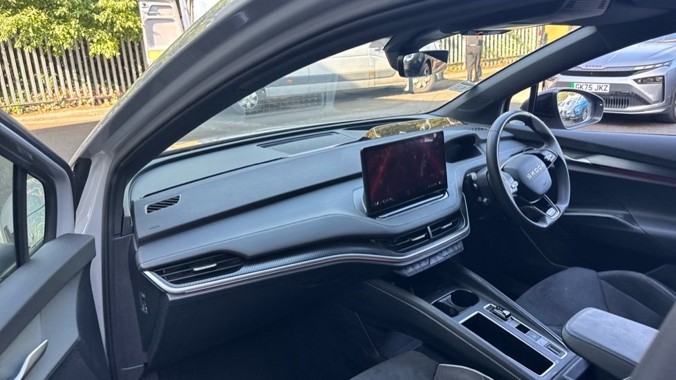 Skoda Enyaq 210kW 85x Sportline 82kWh 4x4 5dr Auto Electric Estate - Image 2