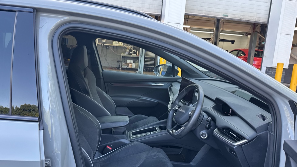 Skoda Enyaq 210kW 85x Sportline 82kWh 4x4 5dr Auto Electric Estate - Image 15