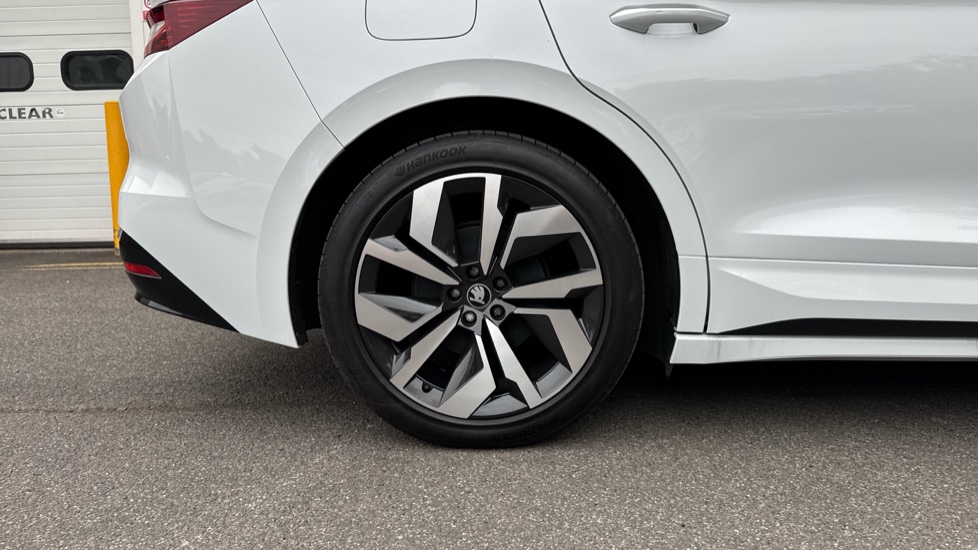 Skoda Enyaq 210kW 85x Sportline 82kWh 4x4 5dr Auto Electric - Image 5