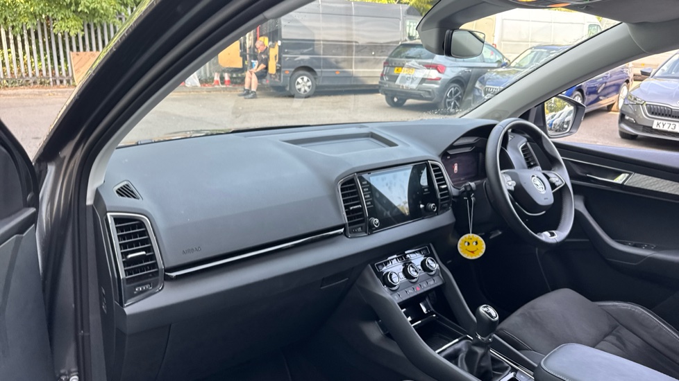 Skoda Karoq 1.5 TSI SE L 5dr Petrol Estate - Image 2