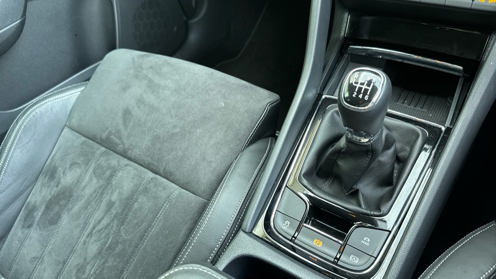 Skoda Karoq 1.5 TSI SE L 5dr Petrol Estate - Image 14