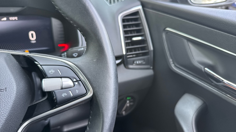 Skoda Karoq 1.5 TSI SE L 5dr Petrol Estate - Image 18