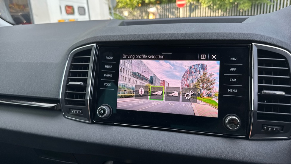Skoda Karoq 1.5 TSI SE L 5dr Petrol Estate - Image 24