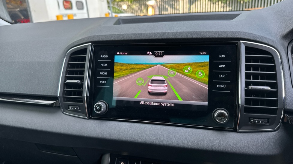 Skoda Karoq 1.5 TSI SE L 5dr Petrol Estate - Image 28