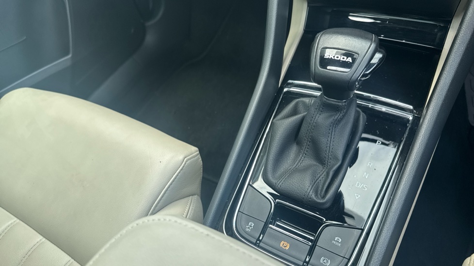 Skoda Karoq 1.5 TSI SE L 5dr DSG Petrol Estate - Image 14