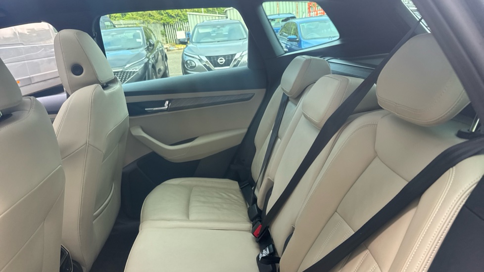 Skoda Karoq 1.5 TSI SE L 5dr DSG Petrol Estate - Image 16