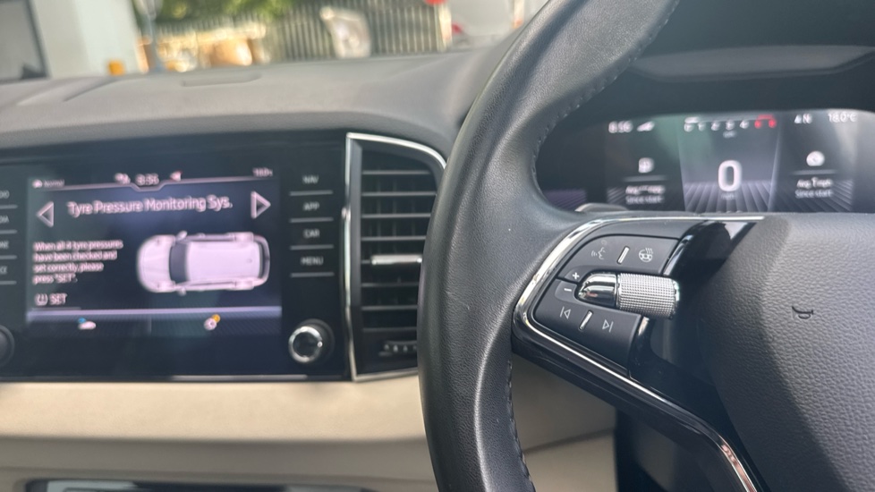 Skoda Karoq 1.5 TSI SE L 5dr DSG Petrol Estate - Image 17