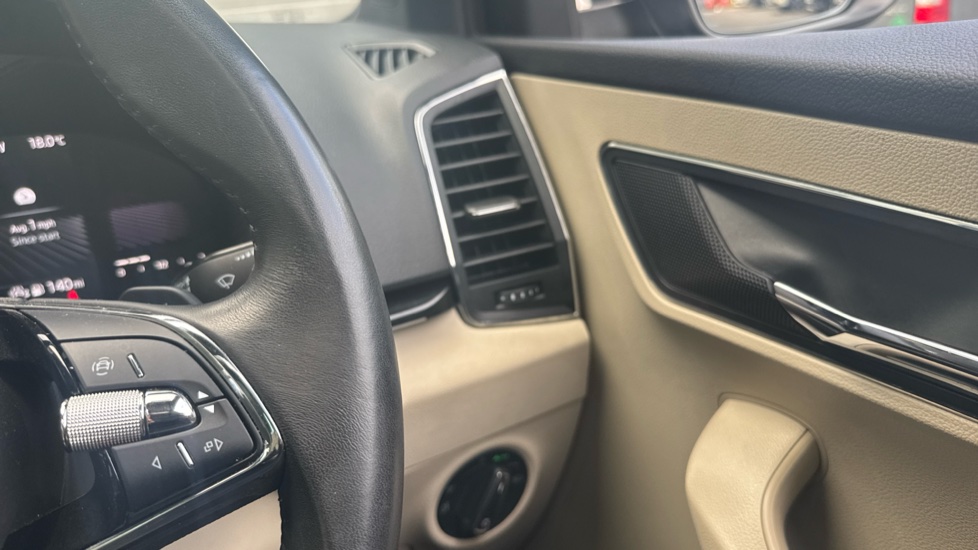 Skoda Karoq 1.5 TSI SE L 5dr DSG Petrol Estate - Image 18