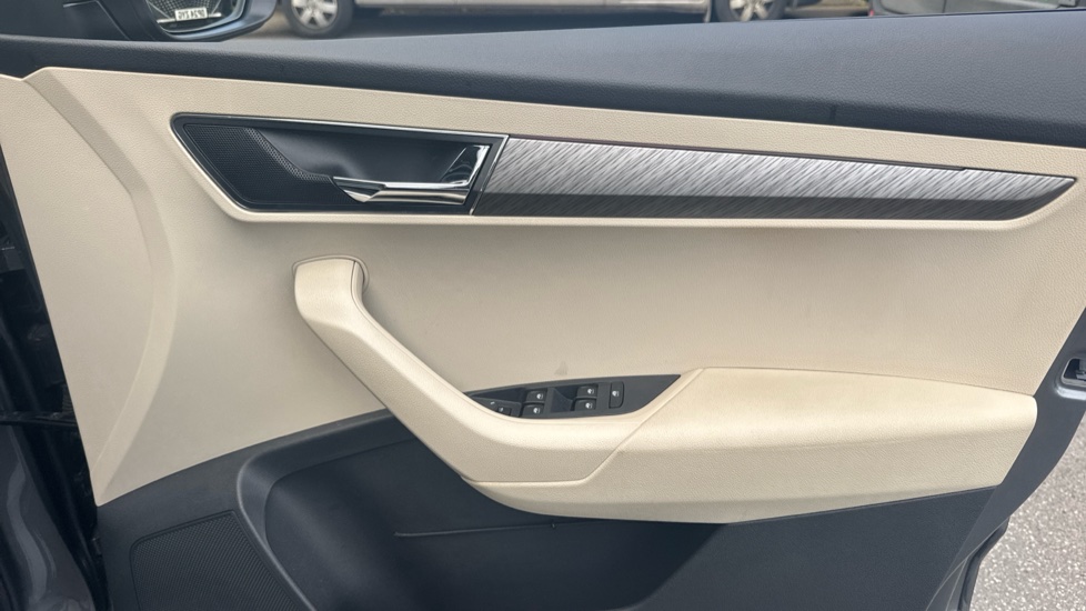 Skoda Karoq 1.5 TSI SE L 5dr DSG Petrol Estate - Image 19