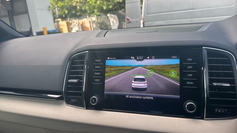 Skoda Karoq 1.5 TSI SE L 5dr DSG Petrol Estate - Image 29