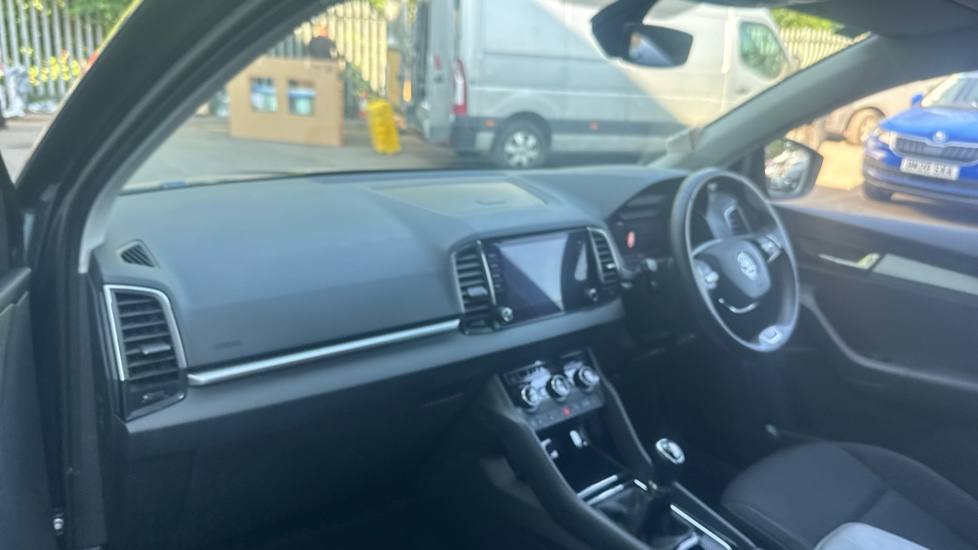 Skoda Karoq 1.0 TSI SE Drive 5dr Petrol Estate - Image 2