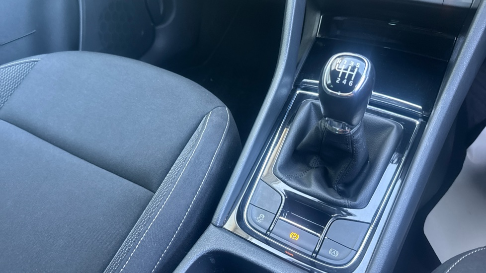 Skoda Karoq 1.0 TSI SE Drive 5dr Petrol Estate - Image 14