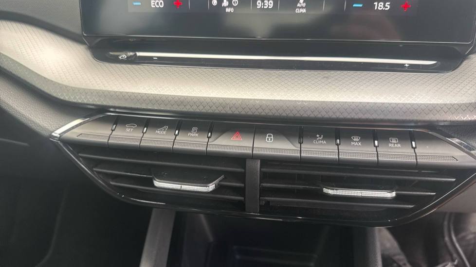Skoda Octavia 1.4 TSI iV SE Technology DSG 5dr Hatchback - Image 13