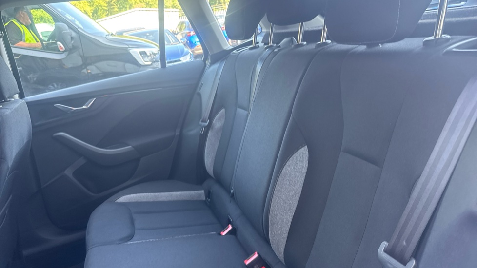 Skoda Kamiq 1.0 TSI 95 SE Edition 5dr Petrol Hatchback - Image 16