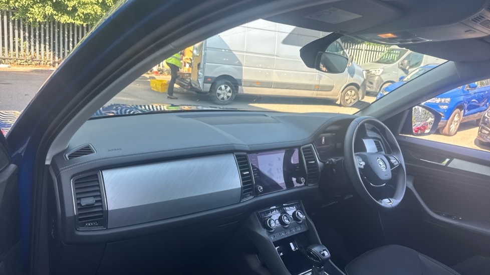 Skoda Kodiaq 1.5 TSI SE Drive 5dr DSG [7 Seat] Petrol Estate - Image 2