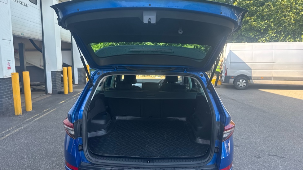 Skoda Kodiaq 1.5 TSI SE Drive 5dr DSG [7 Seat] Petrol Estate - Image 20