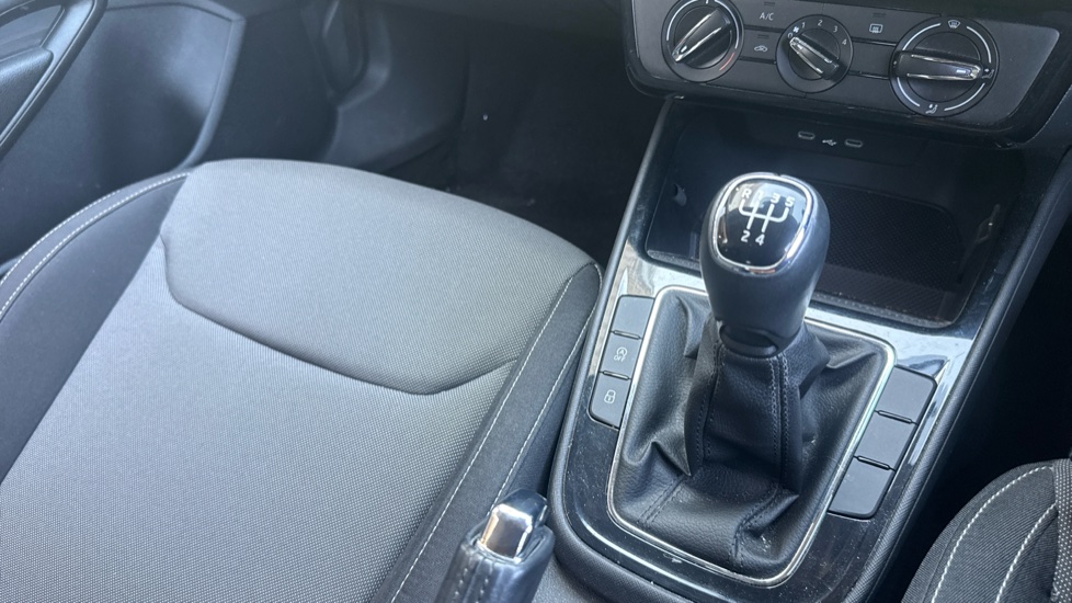 Skoda Fabia 1.0 TSI Colour Edition 5dr Petrol Hatchback - Image 14