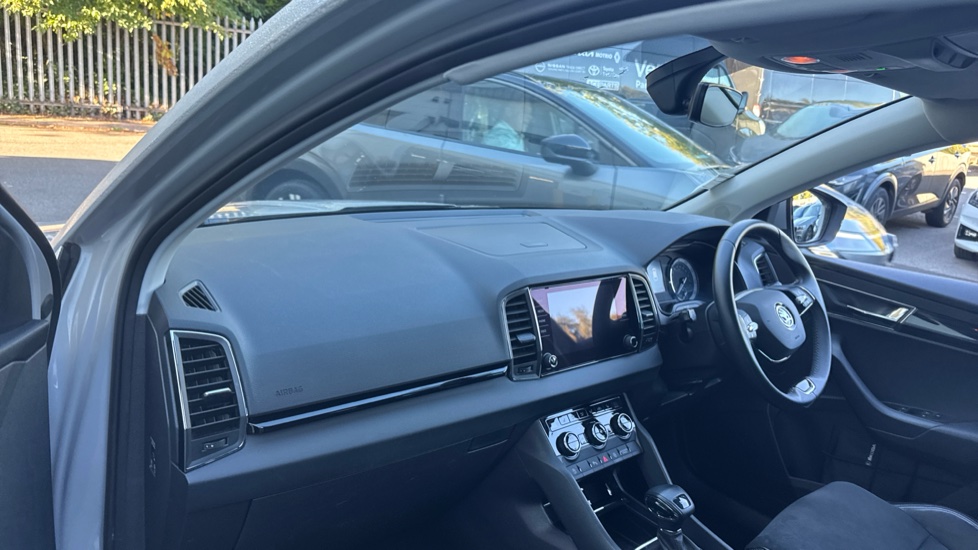 Skoda Karoq 1.5 TSI SE L 5dr DSG Petrol Estate - Image 2