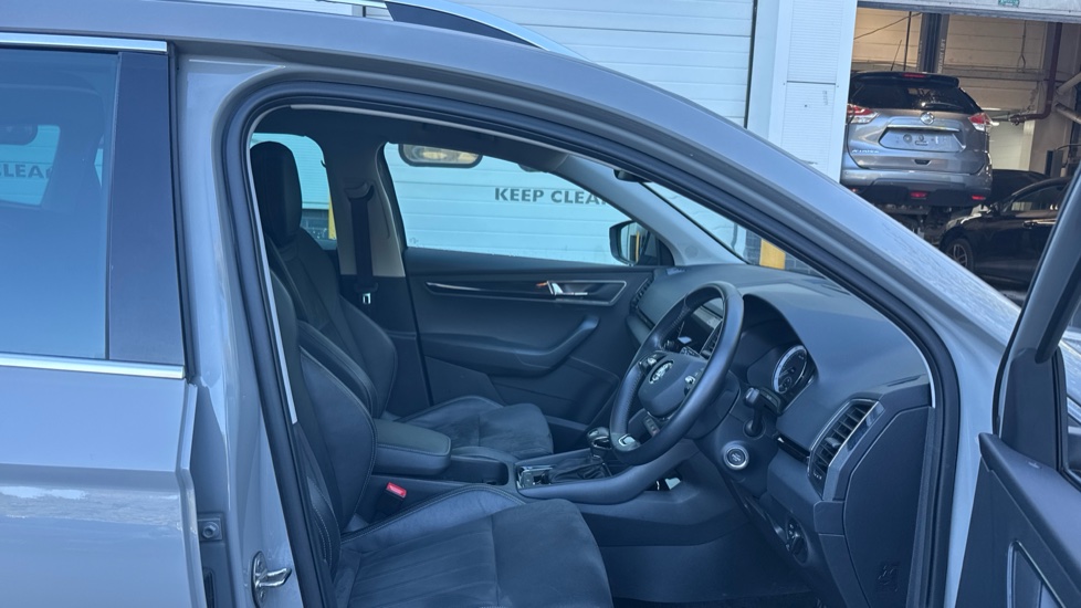 Skoda Karoq 1.5 TSI SE L 5dr DSG Petrol Estate - Image 15