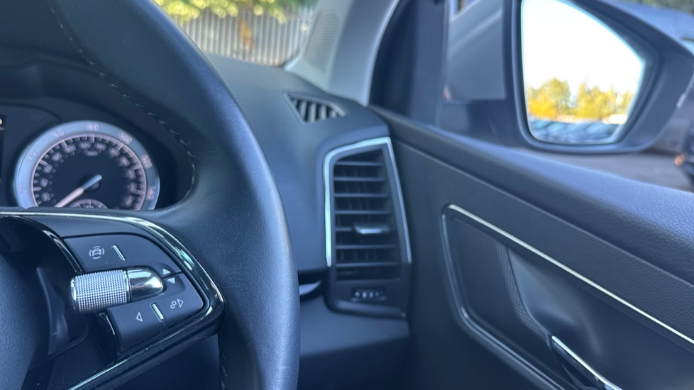 Skoda Karoq 1.5 TSI SE L 5dr DSG Petrol Estate - Image 18