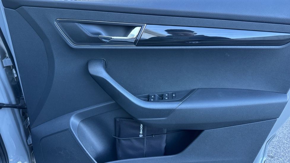 Skoda Karoq 1.5 TSI SE L 5dr DSG Petrol Estate - Image 19