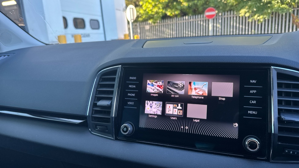Skoda Karoq 1.5 TSI SE L 5dr DSG Petrol Estate - Image 25