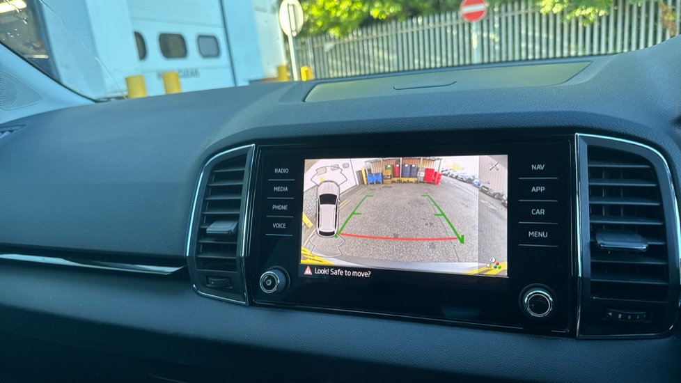 Skoda Karoq 1.5 TSI SE L 5dr DSG Petrol Estate - Image 31