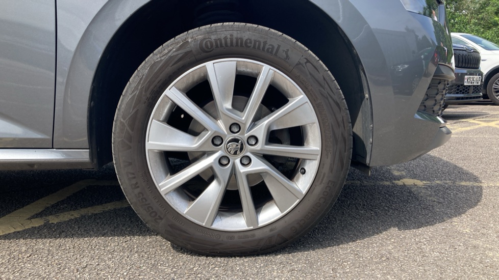 Skoda Kamiq 1.5 TSI SE Drive 5dr DSG Petrol Hatchback - Image 5