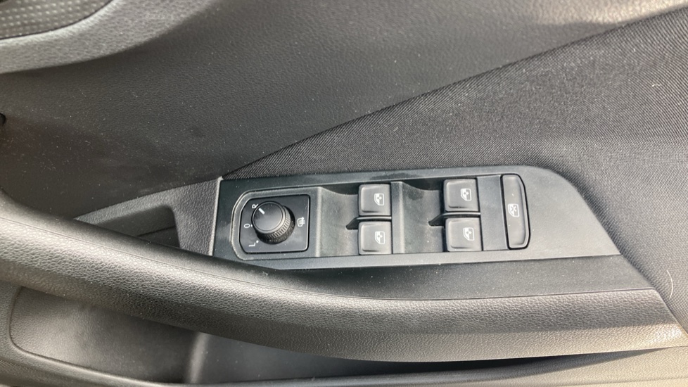 Skoda Kamiq 1.5 TSI SE Drive 5dr DSG Petrol Hatchback - Image 19