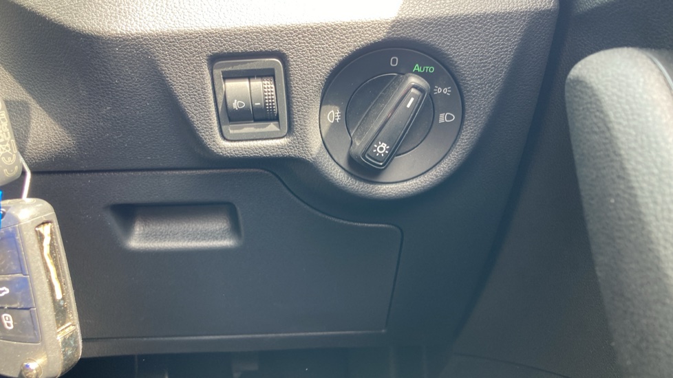 Skoda Kamiq 1.5 TSI SE Drive 5dr DSG Petrol Hatchback - Image 23